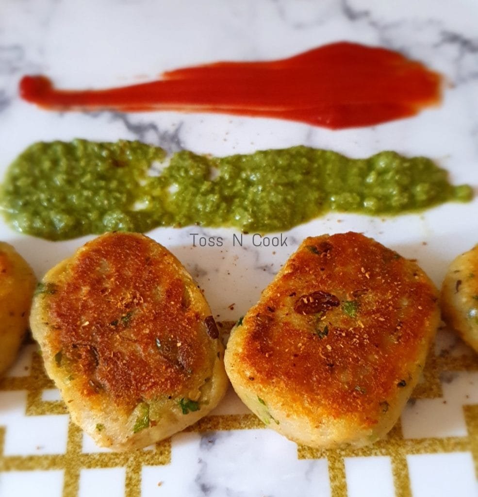 Zoomed image of Suran Two Suran Tikki zoomed image along with sauce