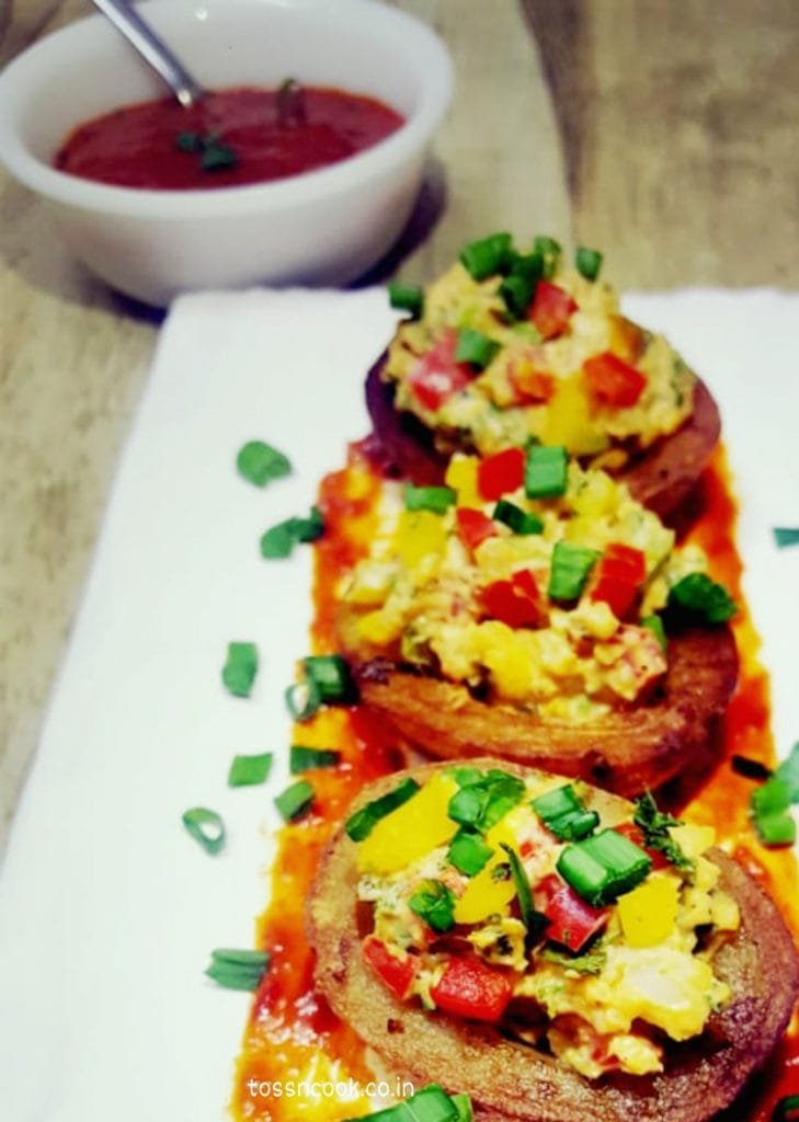 Cheesy Potato Cups served with sauce Cheesy Potato Cups served with sauce