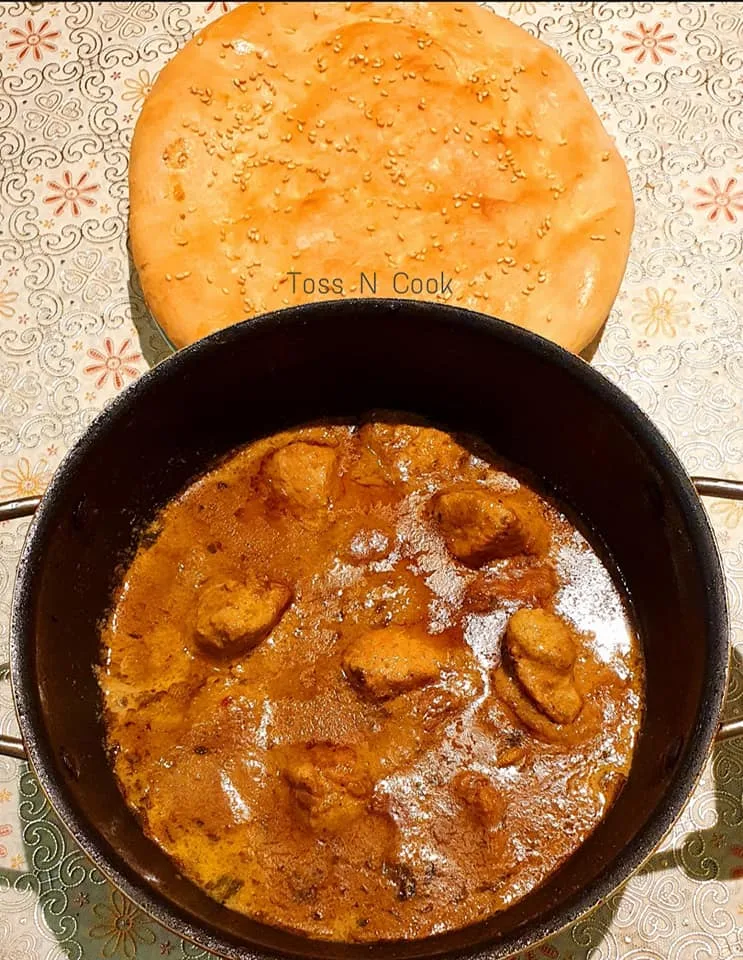 Chicken Korma served with Roghani Naan Chicken Korma served with Roghani Naan